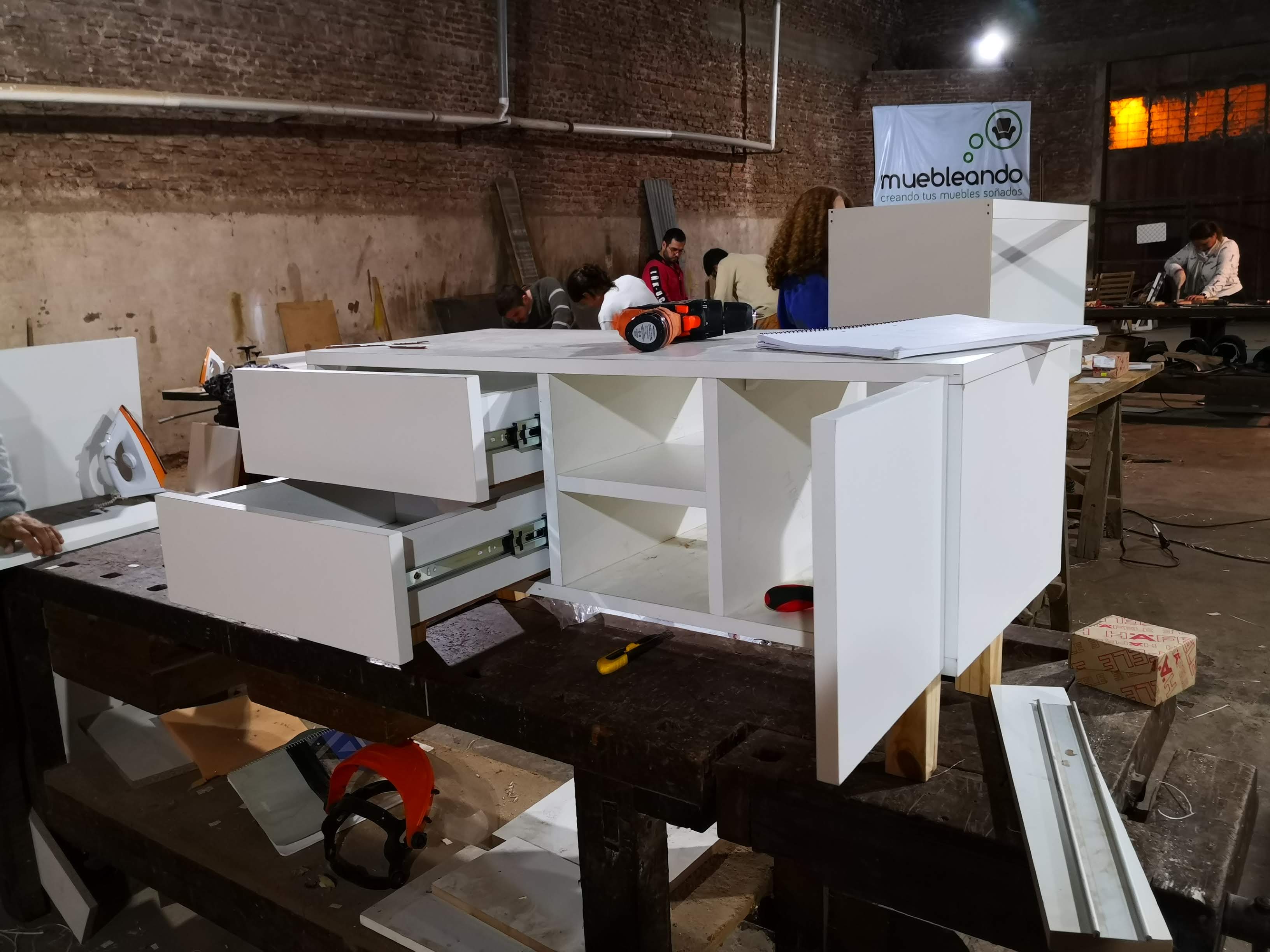 Mesa de TV del Curso Intensivo Muebleando