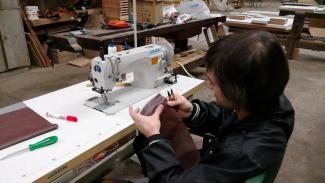 Utilizando la máquinas de coser industrial en Tapicería